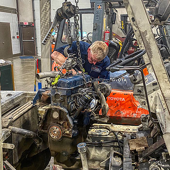 Hiring mechanics now